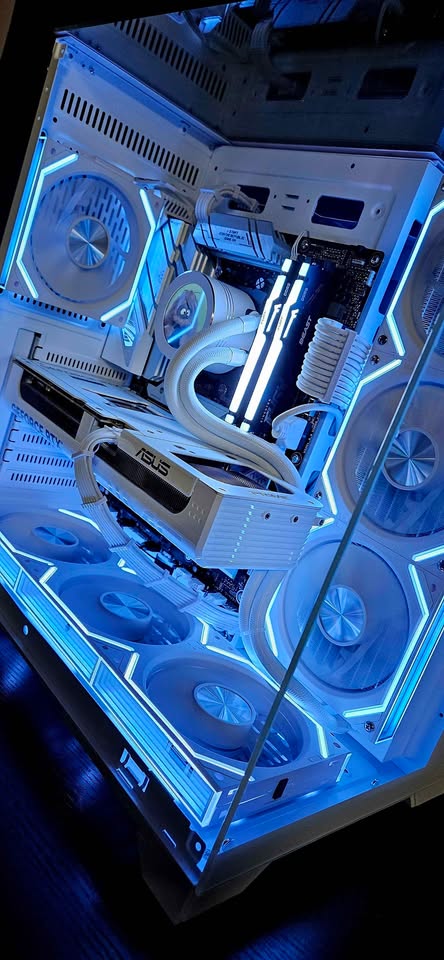 Bumble | All-White Gaming PC