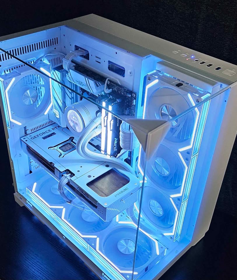 Bumble | All-White Gaming PC