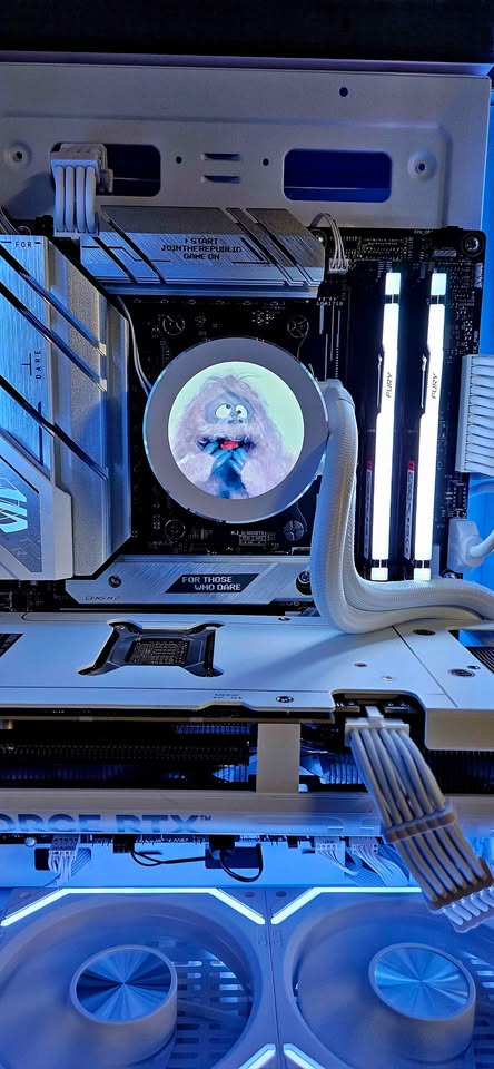 Bumble | All-White Gaming PC