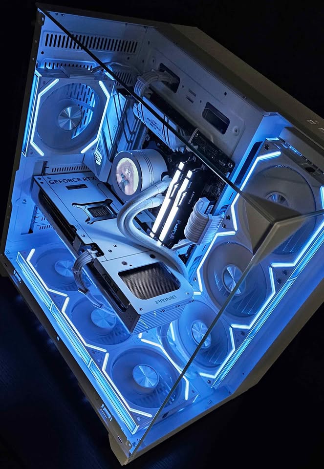 Bumble | All-White Gaming PC