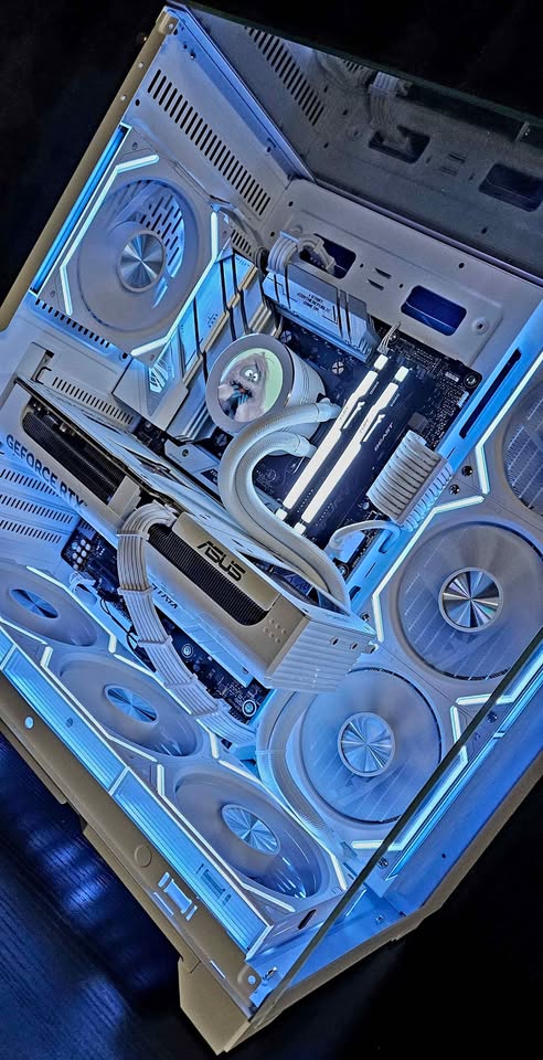 Bumble | All-White Gaming PC