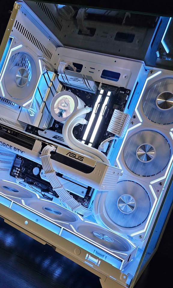 Bumble | All-White Gaming PC